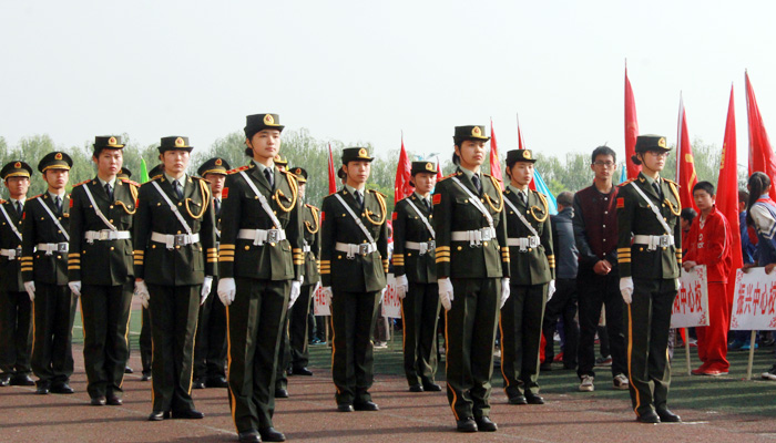 我们国旗护卫队执行孝义市中小学生田径运动会升旗任务 我们国旗护卫队执行孝义市中小学生田径运动会升旗任务