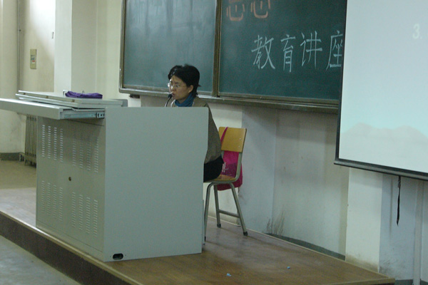 我们举办2011级新生入学教育讲座 我们举办2011级新生入学教育讲座