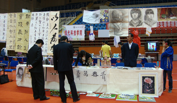 我们参加校2011年春季创意市集