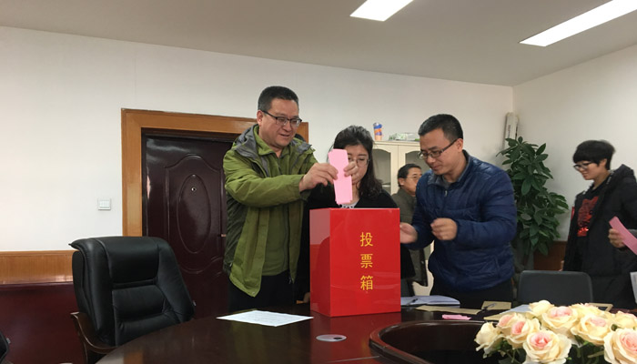 现代第一机关党支部召开接收预备党员的大会 现代第一机关党支部召开接收预备党员的大会