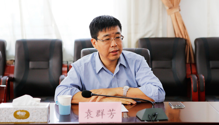 我们召开中层干部会议 我们召开中层干部会议