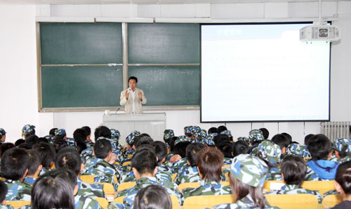 我们举行新生入学教育启动仪式 我们举行新生入学教育启动仪式