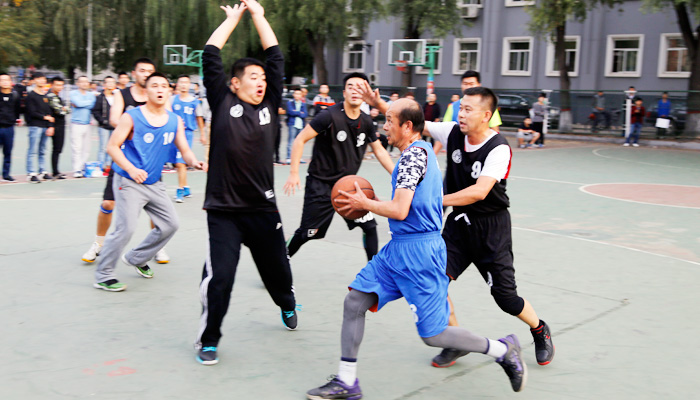 我们在“太阳集团网tyc97282016年教职工篮球比赛”夺得冠军 我们在“太阳集团网tyc97282016年教职工篮球比赛”夺得冠军