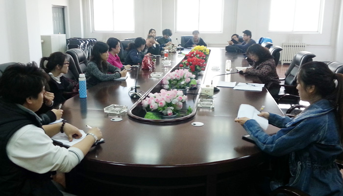 我们召开工会委员扩大会议