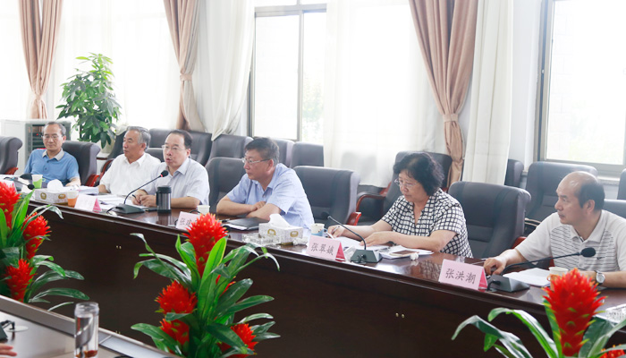 我们举行 “讲规矩、有纪律”专题学习讨论会 我们举行 “讲规矩、有纪律”专题学习讨论会