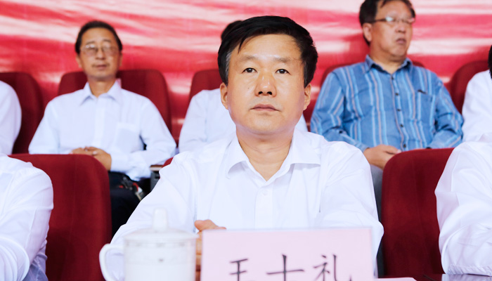 我们举行2016级新生开学典礼 我们举行2016级新生开学典礼
