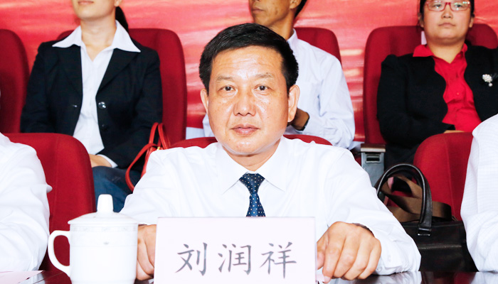 我们举行2016级新生开学典礼 我们举行2016级新生开学典礼