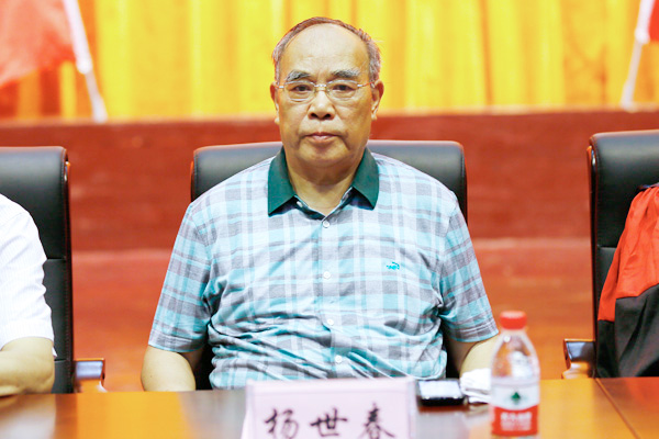 我们举行2013届毕业生毕业典礼暨学位授予大会