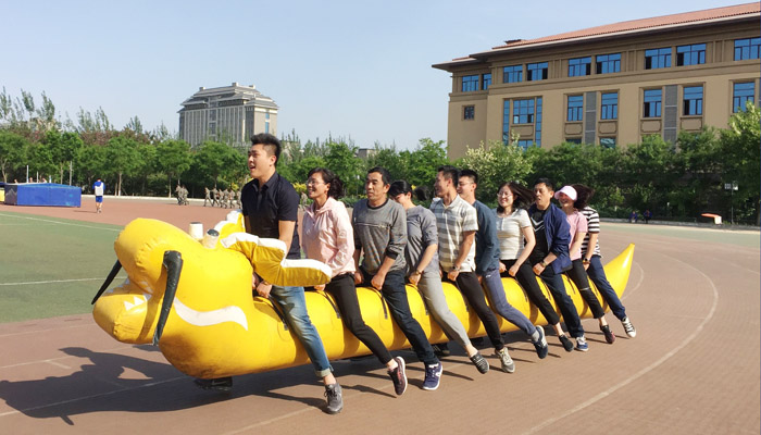 我们工会组织参加校教职工运动会的运动员进行集中训练 我们工会组织参加校教职工运动会的运动员进行集中训练