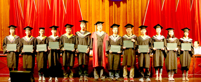 我们隆重举行2014届毕业生毕业典礼暨学位授予大会 我们隆重举行2014届毕业生毕业典礼暨学位授予大会