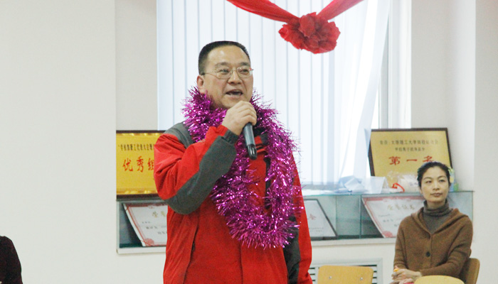 我们举办教职工迎新年卡拉OK比赛