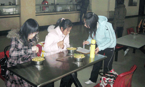 院学生会与后勤服务中心继续合作开展食堂定期检查活动 院学生会与后勤服务中心继续合作开展食堂定期检查活动