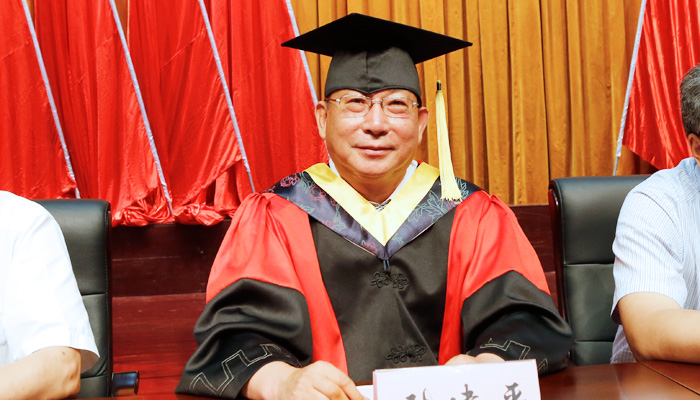 我们举行2016届毕业生毕业典礼暨学位授予大会 我们举行2016届毕业生毕业典礼暨学位授予大会