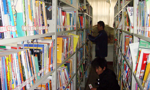 实际行动体现模范作用、义务劳动彰显党员本色――我们国贸、市营学生党支部积极参加义务劳动