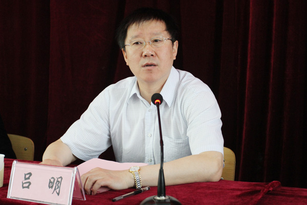 我们召开校友大会 我们召开校友大会