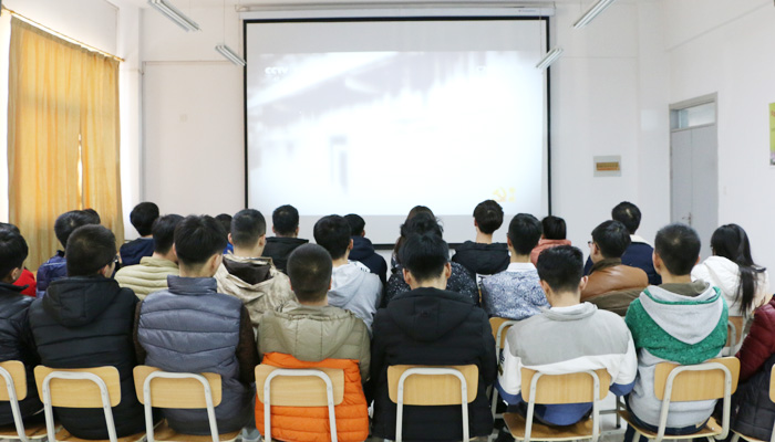 我们第十七学生党支部组织观看专题节目《榜样》