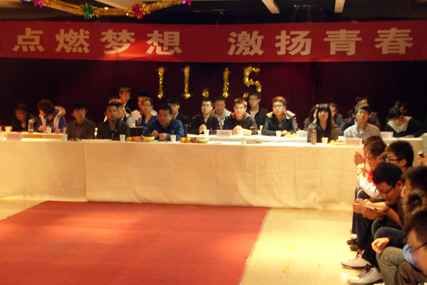 我们国旗护卫队举行三周年队庆晚会 我们国旗护卫队举行三周年队庆晚会