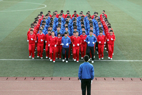 我们再次荣获校2011级新生广播操比赛总分第一名