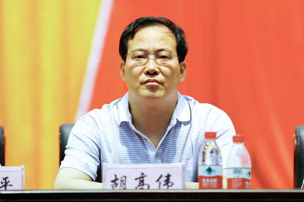 我们举行2013届毕业生毕业典礼暨学位授予大会
