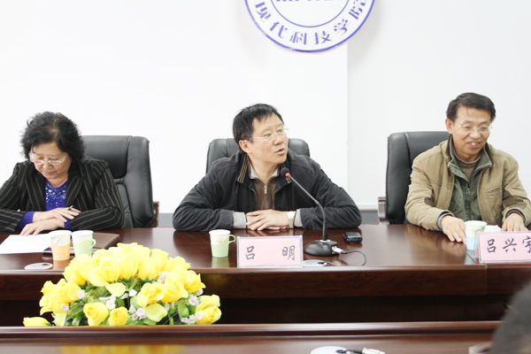 我们召开干部任免宣布大会 我们召开干部任免宣布大会