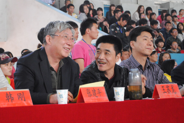 我们篮球队在2012年山西省独立学院学生篮球赛中取得优异成绩 我们篮球队在2012年山西省独立学院学生篮球赛中取得优异成绩