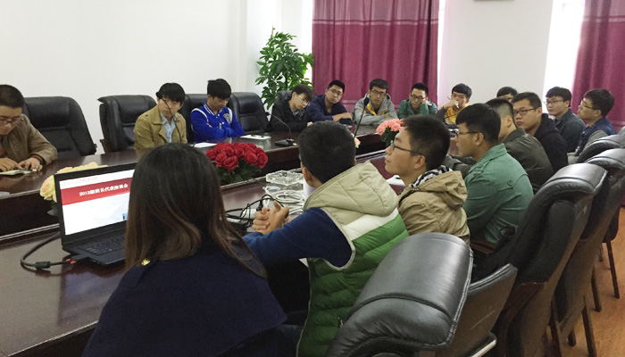 我们召开2013级班长代表座谈会