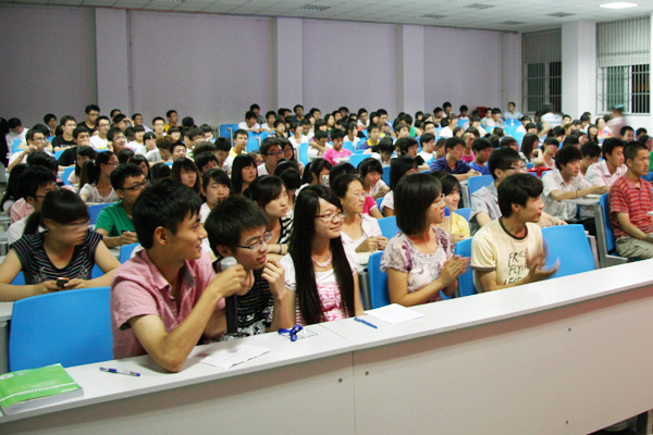 我们举行2007届优秀毕业学生干部就业考研交流会 我们举行2007届优秀毕业学生干部就业考研交流会