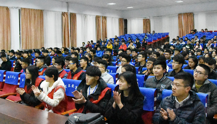 我们举办大学生志愿者职业生涯规划专题讲座