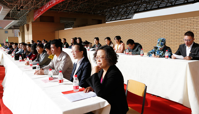 我们隆重举行2013级新生开学典礼暨军训动员大会 我们隆重举行2013级新生开学典礼暨军训动员大会
