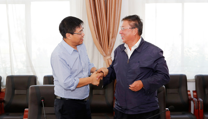 我们召开中层干部会议 我们召开中层干部会议