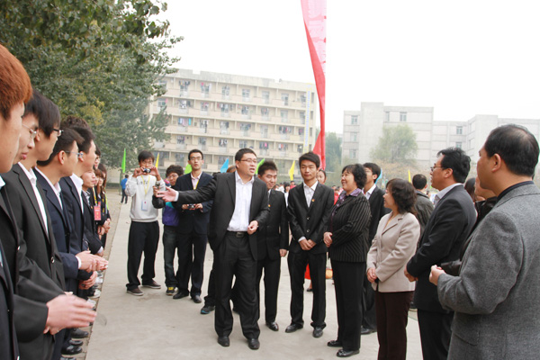 我们召开2011级新生田径运动会 我们召开2011级新生田径运动会