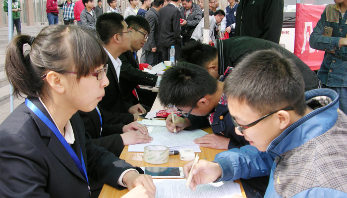 我们自律委、爱心社成功举办无偿献血活动 我们自律委、爱心社成功举办无偿献血活动