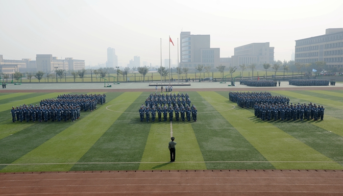 我们举行2016级新生军训汇报表演暨总结表彰大会 我们举行2016级新生军训汇报表演暨总结表彰大会