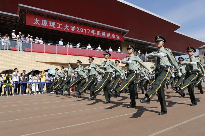 我们代表团在校2017年田径运动会上再创佳绩 我们代表团在校2017年田径运动会上再创佳绩