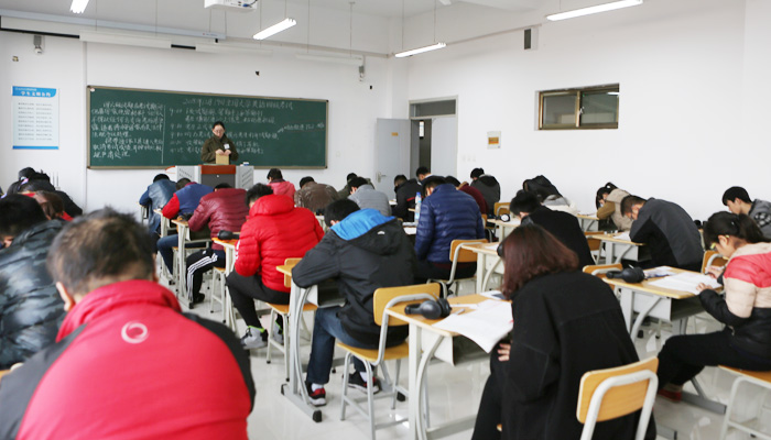 我们2015年下半年全国大学英语四、六级考试顺利结束 我们2015年下半年全国大学英语四、六级考试顺利结束