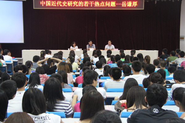 山西大学岳谦厚教授为我们作人文约题讲座 山西大学岳谦厚教授为我们作人文约题讲座
