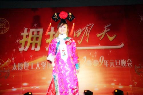 我们举行“拥抱明天”2009年元旦晚会 我们举行“拥抱明天”2009年元旦晚会