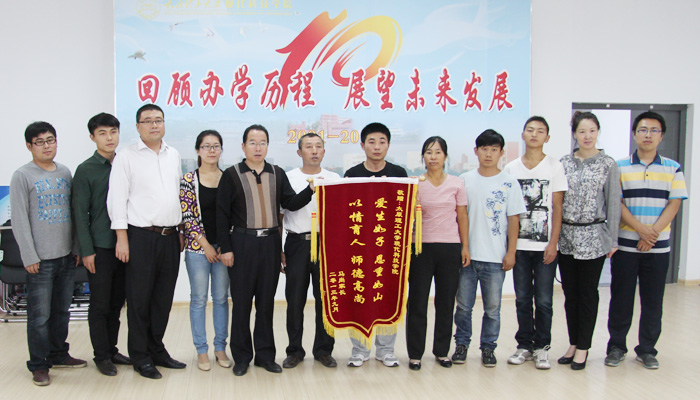 我们召开专题会议欢迎马尚同学病愈归来