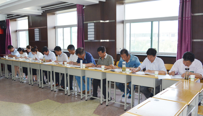 我们召开党委中心组理论学习扩大会 我们召开党委中心组理论学习扩大会