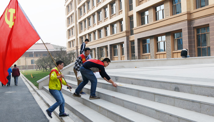 我们第一学生党支部顺利完成迎新服务岗工作
