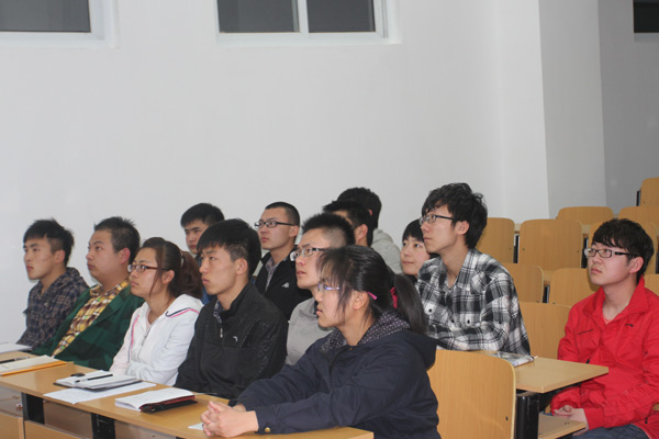 我们明向校区学生、教师党支部集体观看《与死神共舞》 我们明向校区学生、教师党支部集体观看《与死神共舞》