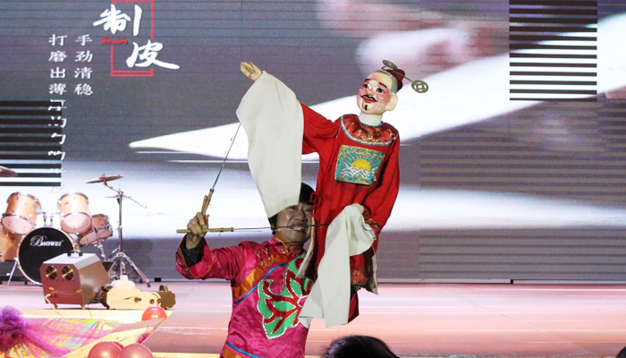 “阳光路上,奋力前行”——我们2016年元旦晚会隆重举行 “阳光路上,奋力前行”——我们2016年元旦晚会隆重举行