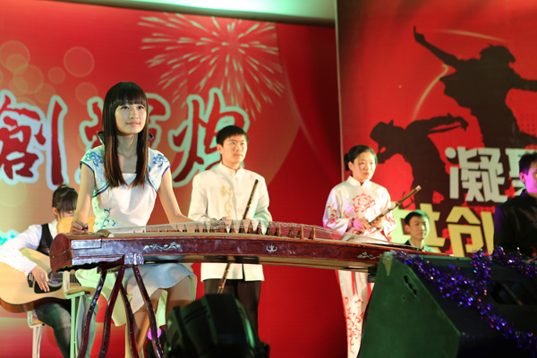 我们2013年元旦晚会隆重举行 我们2013年元旦晚会隆重举行