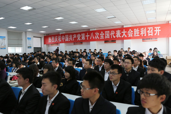 我们组织师生收看党的十八大开幕式 我们组织师生收看党的十八大开幕式