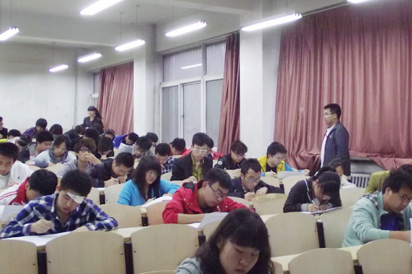 第十三党支部进行学习党章第一阶段测试 第十三党支部进行学习党章第一阶段测试