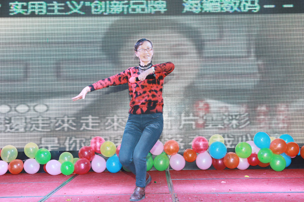 我们2013年教职工新年联欢会隆重举行 我们2013年教职工新年联欢会隆重举行