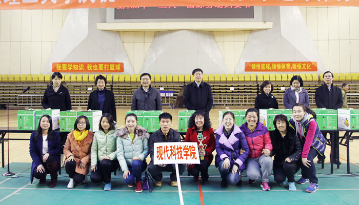 我们在校庆祝“三·八”节趣味体育比赛上喜获佳绩 我们在校庆祝“三·八”节趣味体育比赛上喜获佳绩