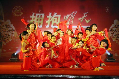我们举行“拥抱明天”2009年元旦晚会 我们举行“拥抱明天”2009年元旦晚会