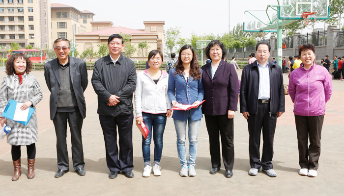 我们在明向校区成功举办2014年教职工健身体育活动 我们在明向校区成功举办2014年教职工健身体育活动