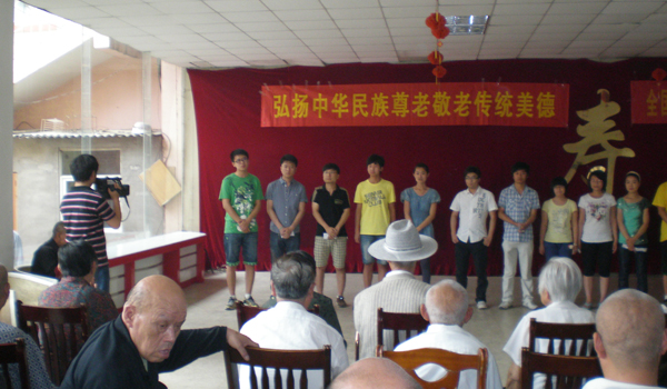 长风联合党支部赴创先争优实践基地与托老院老人共度端午佳节 长风联合党支部赴创先争优实践基地与托老院老人共度端午佳节